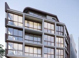 Brand New Lush Studio Apartment close to airport