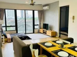 Huge City View balcony - Netflix