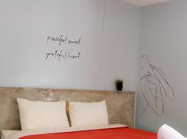 We Sweet Resort，位于拉差汶里的酒店