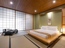 Japanese Mountain Retreat Mineral Springs & Spa