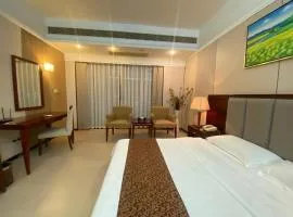 Yinfeng Hotel Guangzhou North Station Branch, Huacheng Road Subway Station Branch