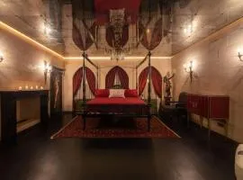 Four Seasons Luxurious Apartment