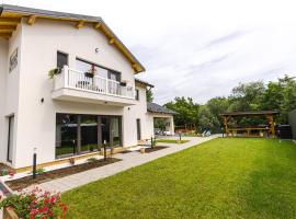 IoanaGuestHouse，位于图尔达的带热水浴缸的酒店