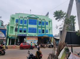 Kumaran Lodge，位于Udaiyārpālaiyam的酒店