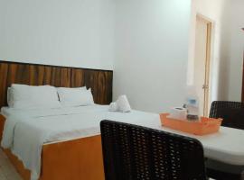 White CastleBeach Resort，位于Iba的酒店