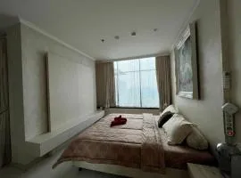 2BR-Hamptons Park Apartment
