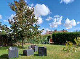 Bajo con jardín y chimenea，位于阿尔贝尔达德里瓜的酒店