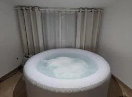 L08 Jacuzzi 5 Étoile par Villa Dengous