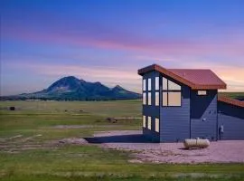 Bear Butte Luxury Retreat Hot Tub Stunning Views