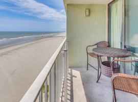 Oceanfront Myrtle Beach Condo with Resort Perks!，位于默特尔比奇的酒店