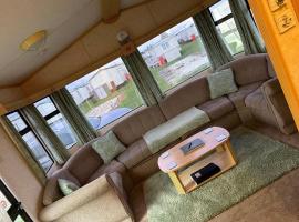 8 berth static caravan coral beach ingoldmells，位于英戈尔德梅尔斯的酒店