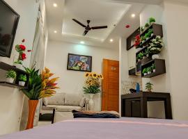 Gold Haven Studio - Luxury Studio Apartment Full Furnished With Full Facility，位于诺伊达的酒店