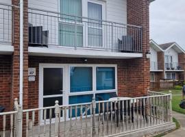 clifftop villa 47，位于Corton的酒店