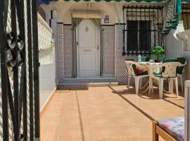 Bungalow Gaviota con playa y terraza，位于圣波拉的简易别墅
