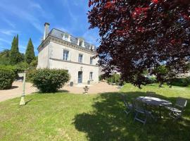 Maison de maître Azay Le Rideau - 8 personnes，位于阿宰勒里多的酒店