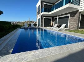 Villa Yakışıklı Bodrum vue mer avec piscine privée，位于米拉斯的酒店