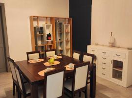 Casa centrica, cómoda y amplia，位于科连特斯的酒店