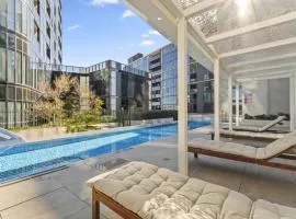 Refined 2-Bed With Luxurious Building Amenities