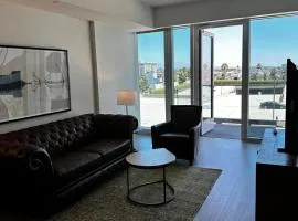 Luxury High Rise 1 Bedroom at Miracle Mile with Pool