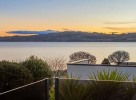 Gather Taupo - Lakeview - Spa Pool，位于陶波的酒店