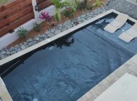 Les caze de la mer cassée avec piscine