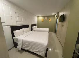 XTen Guest House near Harbour Bay Batam，位于Tanjunguma的旅馆