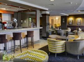 Cresta Court Hotel，位于艾纯查姆的酒店