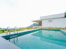 Silent Retreat Ooty Pool Resort by VOYE HOMES，位于乌提的酒店