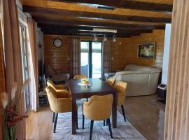 Apartman 1 nase brdo，位于古察的酒店