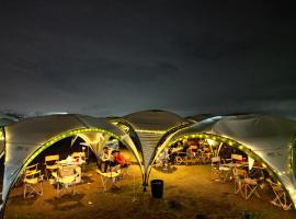 Nature's Nest Luxury Camping，位于Malavli的露营地