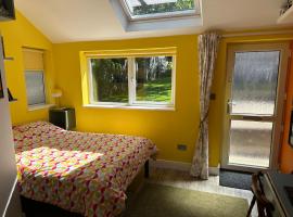 Cherry Cottage Retro Stay, Stourport-on-Severn，位于斯陶尔波特的酒店