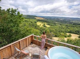 Les Coteaux - Lodges & Expériences，位于Laparade的酒店