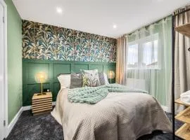 Amazonian Luxury Family Home MCR City Centre Etihad Free Parking