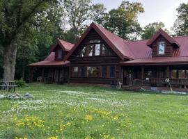 Red Barn Lodge with a Boat slip at Leach Lake，位于Walker的酒店