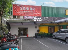 Super OYO 94093 Hotel Sanira Near Suprtman Street，位于万隆的民宿