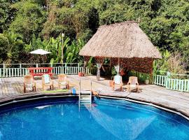 玛娅山林小屋，位于圣伊格纳西奥的带泳池的酒店