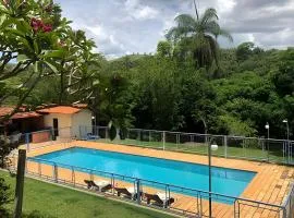 Sitio com Piscina AQUECIDa e 5 quartos c/ suíte!