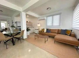 Beautifully Renovated 3 Rooms Home I