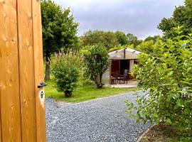 Chalet de la Prairie - Terrain privé - Bain Nordique，位于Hamars的酒店