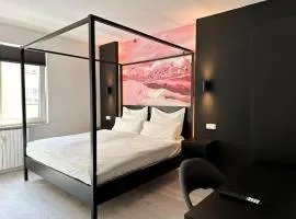 City Apartment with WIFI, Kitchen and 4K TV