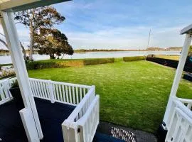 Monarch Cottage on the Estuary