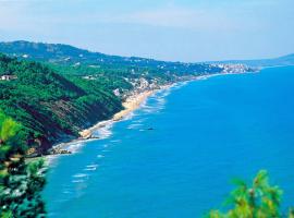 Happy Camp mobile homes in Camping Villaggio Internazionale，位于圣梅纳伊欧的酒店