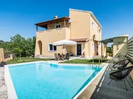 Villa Anastasia with Private Pool & Outdoor Spa Tub