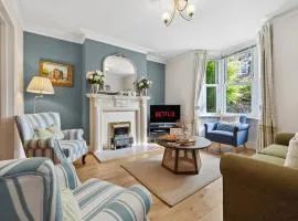 Stylish Stunning 2-BR Central Location, Sleeps 6, Winchester - By Blue Puffin Stays