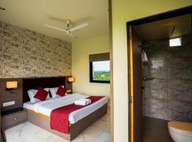 Stay Leisurely Pavillion by the hills, Lonavala-Stadium View Rooms，位于罗纳瓦拉的公寓式酒店