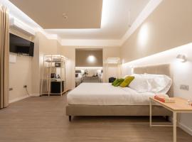 Six Luxury Rooms Pozzuoli，位于波佐利的酒店