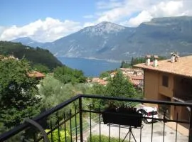 Lucerna studio Balcony lake view by Gardadomusmea