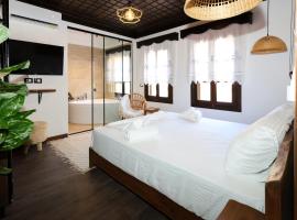 Ador Boutique Hotel，位于培拉特的带按摩浴缸的酒店