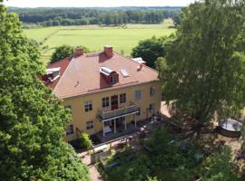 Lidhem herrgård. Bed & Breakfast och mindre lägenheter，位于Vimmerby的乡间豪华旅馆