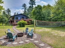 Lake Arbutus Cabin Private Dock and Pontoon Rental!，位于Neillsville的酒店